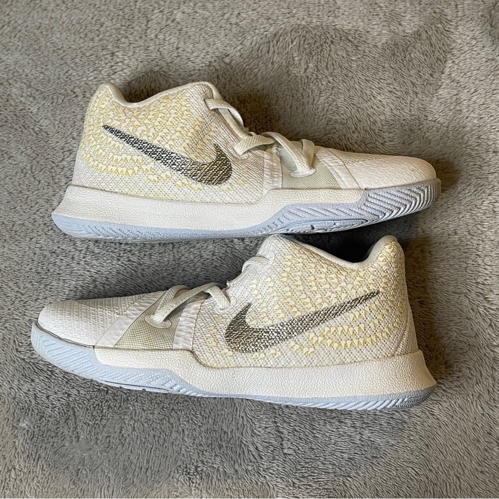 Nike Kyrie 3 Sneakers